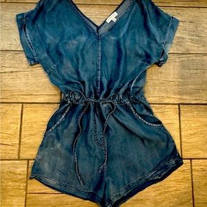 MAKE OFFER! 👍😎 NWOT Denim/chambray shorts romper
